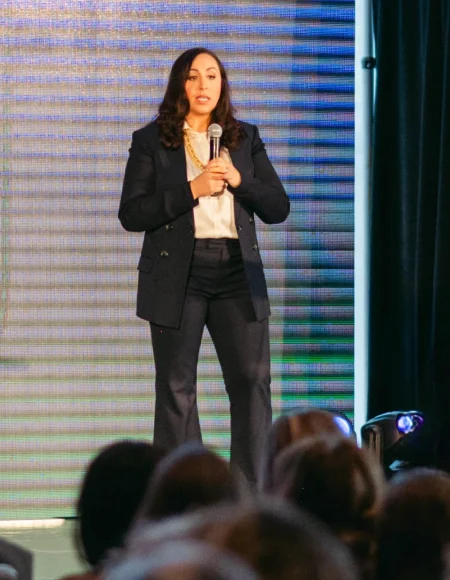 Suzanne Knight Keynote Speaker and Workshop Leader, Advisor and Consultant, on Accelerating Change for Leaders